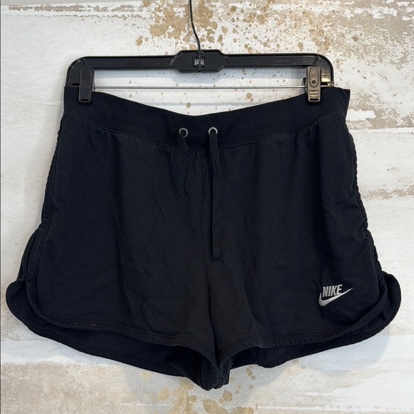 Nike Women's Black Shorts Size Large - Picture 1 of 3